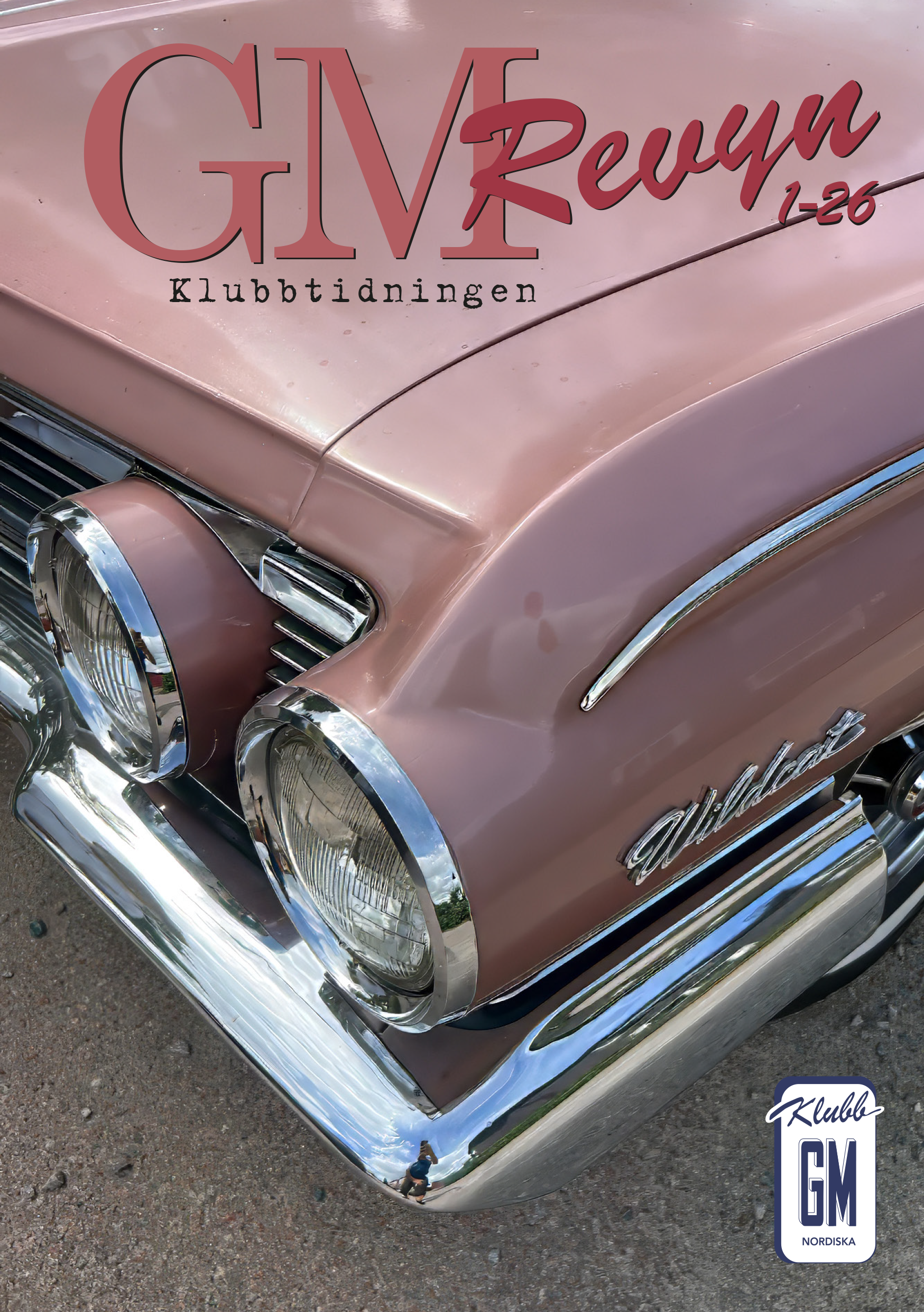Klubb GM Nordiskas medlemstidning Klubbtidningen GM Revyn 1-26. På omslaget fronten av lilarosa Buick Wildcat från 1962.